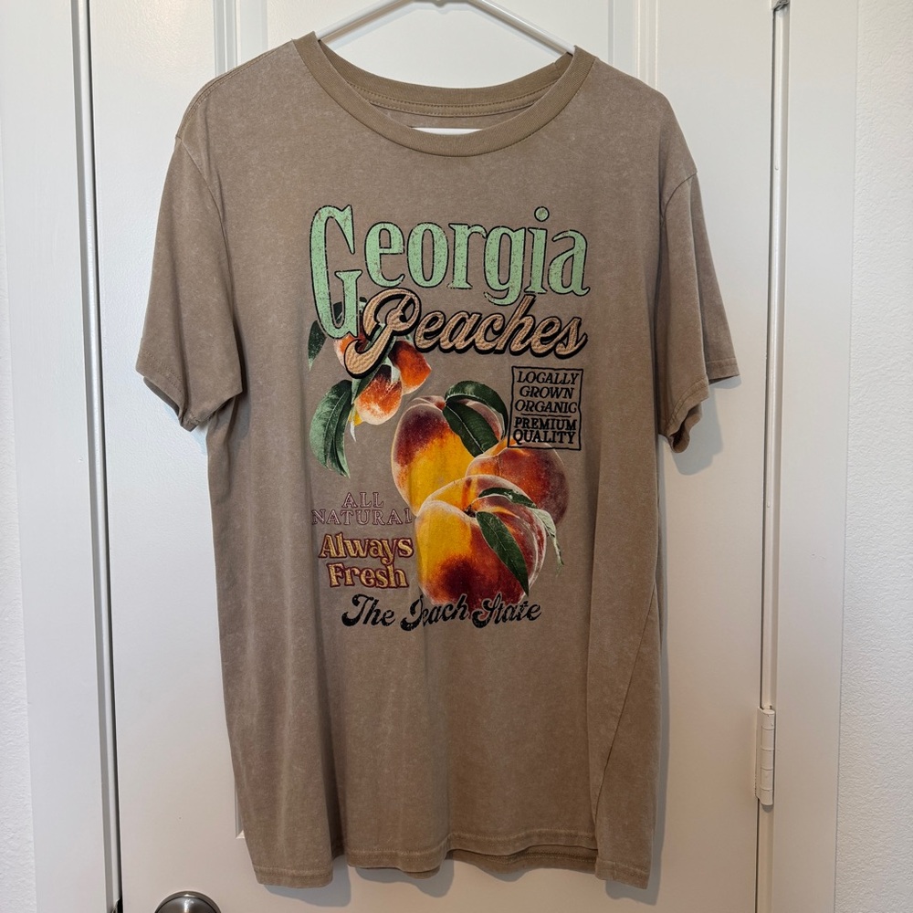 Freeze Men’s Tan Georgia Peaches Short-Sleeve Graphic T-Shirt